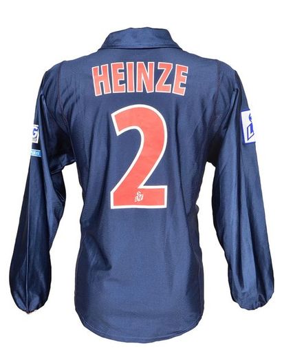 null Gabriel Heinze. Paris Saint-Germain jersey n°2 worn during the 2001-2002 Ligue...
