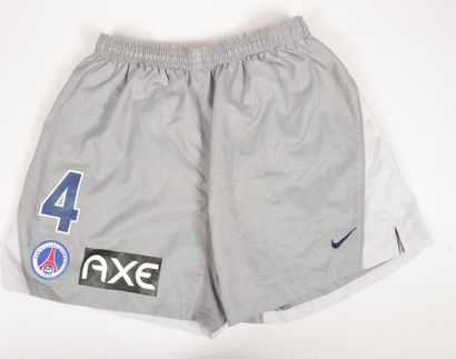 null Michel Arteta. Short n°4 of the Paris Saint-Germain worn during the 2001-2002...