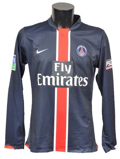 null Bonaventure Kalou. Paris Saint-Germain jersey n°15 worn during the 2006-2007...