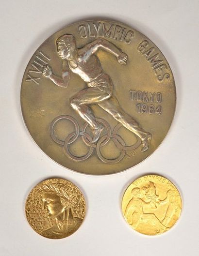 null Ensemble de 2 médailles commémoratives de vainqueur, cuivre et doré. Diamètre...