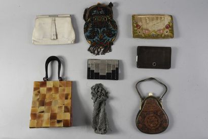 null Réunion de six pochettes et réticules du soir, 1920-1940 environ, matières et...