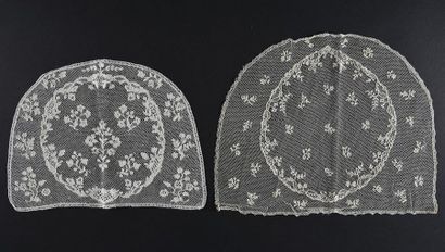 null Deux fonds de bonnet, Argentan, aiguille, France, 2nde moitié du XVIIIe siècle.

Un...