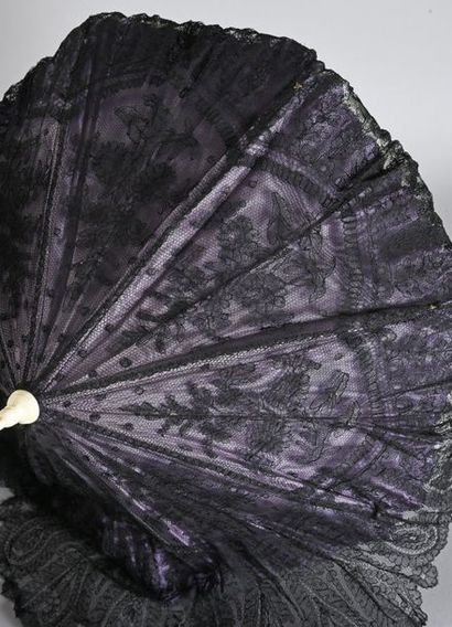 null Deux ombrelles, Chantilly, fuseaux, 2nde moitié du XIXe siècle.

Les pavillons...
