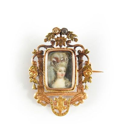 null MARIE-ANTOINETTE, reine de France (1755-1793).
Broche de corsage en or à décor...