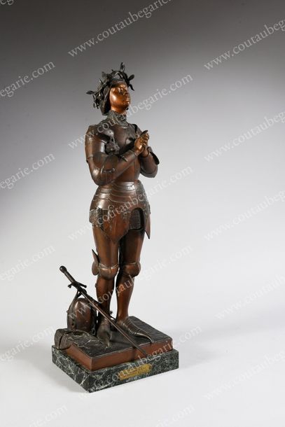 ANTONIN MERCIÉ (1845-1916 ).
Jeanne d'Arc en prière.
Épreuve en régule signée sur...