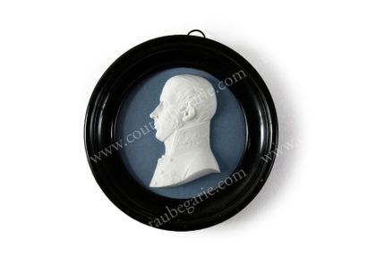 HUMBOLDT Baron Wilhelm von (1767-1835) Médaillon rond en biscuit, le représentant...