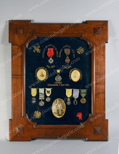 null MILITARIA.
Ensemble de 8 décorations militaires ou civiles conservées avec 3...