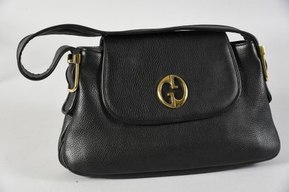 null GUCCI, sac à main et portefeuille coordonnés, sac à bandoulière en cuir grainé...