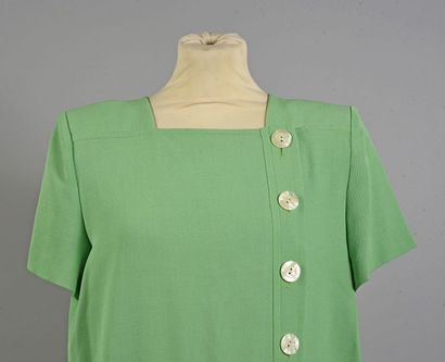 null YVES SAINT LAURENT, robe droite en crêpe de coton vert pomme, manches courtes,...