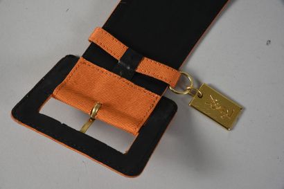 null Yves SAINT-LAURENT, ceinture en cuir gainé d’ottoman orange, boucle rectangulaire...