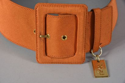 null Yves SAINT-LAURENT, ceinture en cuir gainé d’ottoman orange, boucle rectangulaire...