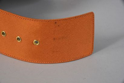 null Yves SAINT-LAURENT, ceinture en cuir gainé d’ottoman orange, boucle rectangulaire...