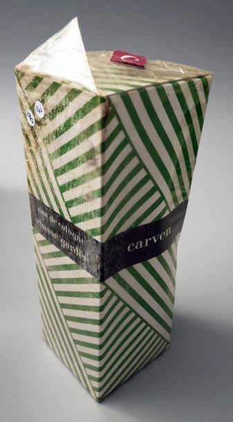 null Carven – « Chasse Gardée » - (1952) 1 flacon d’eau de cologne scellé et emballé...