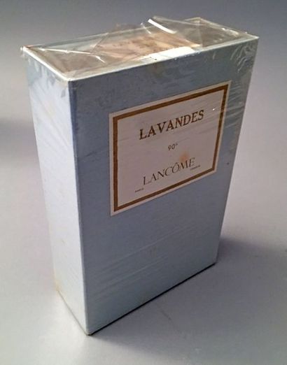 null Lancôme – « Lavandes » - (années 1950) 1 flacon d’un 1/2 litre d’eau de lavandes...