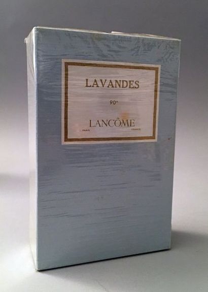 null Lancôme – « Lavandes » - (années 1950) 1 flacon d’un 1/2 litre d’eau de lavandes...