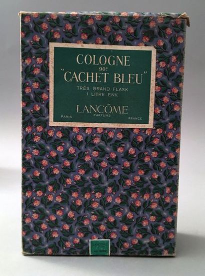 null Lancôme – «Cachet Bleu » - (années 1950) 1 flacon d’un litre d’eau de lavandes...