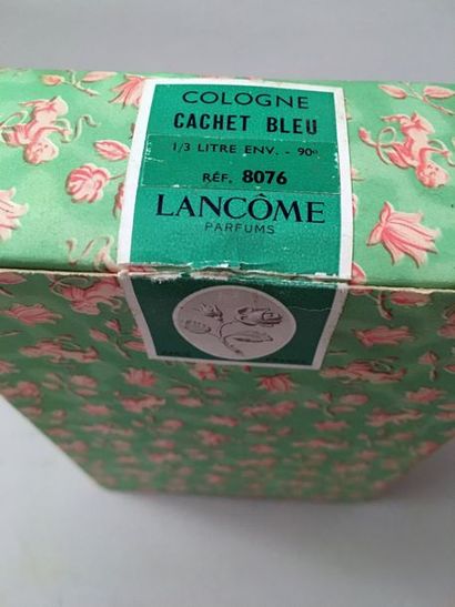 null Lancôme – «Cachet Bleu » - (années 1950) 1 flacon d’un 1/3 litre d’eau de lavandes...