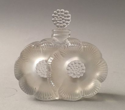 null Lalique France – (années 1980) Flacon à parfum modèle « Deux Fleurs » en cristal...