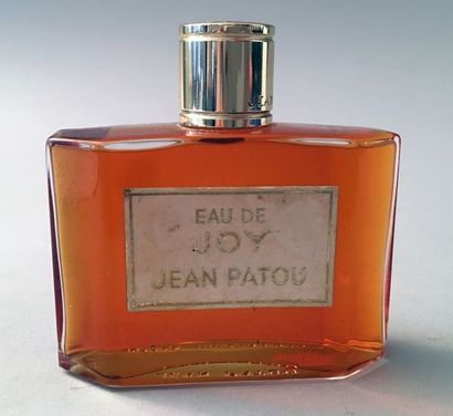 null Jean Patou - "Joy" - (1930) Flacon contenant 50ml d'eau de Joy prêt à être ...