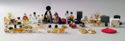 null Divers Parfumeurs – (années 1980) Fort lot de 120 diminutifs parfums des maisons...
