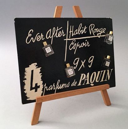 null Paquin – (années 1950) Objet publicitaire en carton et bois figurant un tableau...