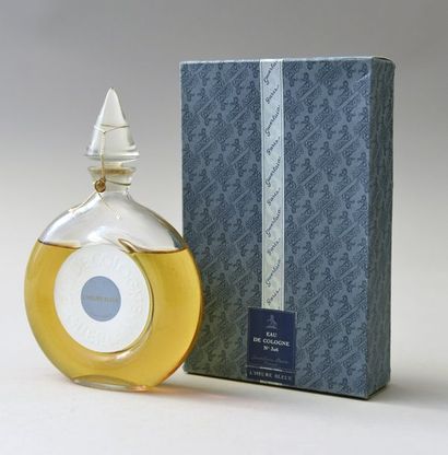 null Guerlain – « L’Heure Bleue » - (1912) Flacon « disque » contenant 120ml d’eau...