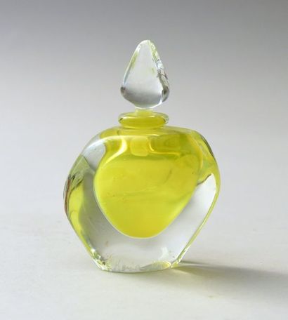 null Travail Français – (1995) Flacon à parfum en verre soufflé moulé double couche...