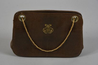 null Petit sac en lézard vers 1950, lézard de ton havane, élégant monogramme sur...