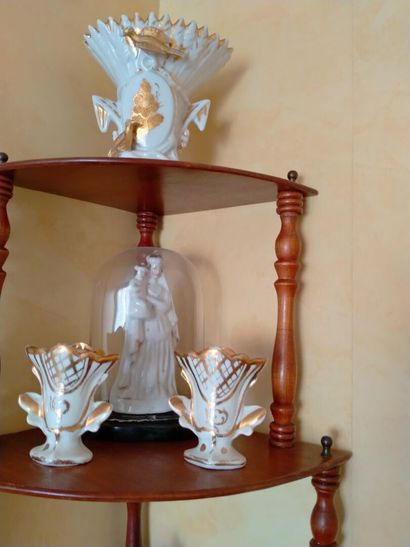 null Ensemble de porcelaine : petits sujets, vases de mariée, la Sainte Vièrge ......