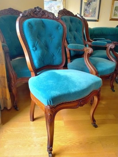 null Salon Louis PHILIPPE composé de 6 fauteuils et deux chaises à roulettes en velours...