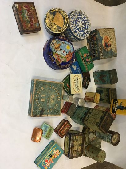 A batch of about 30 advertising tins including...