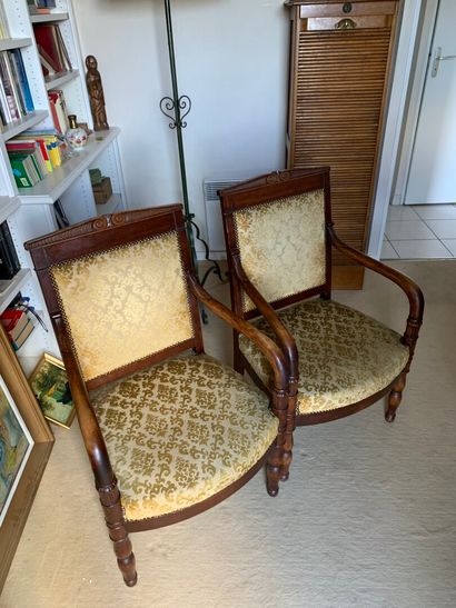 
Une paire de fauteuils style anglais H :...