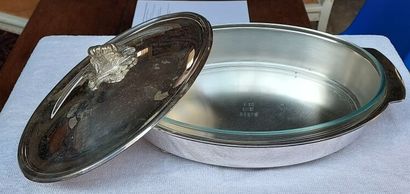 null 
Une soupière ovale en métal argenté avec un plat ovale en verre H : 7 x L ...