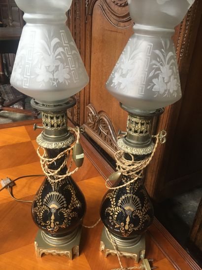 null 
Paire de lampes Napoléon III montée en bronze H : 65cm
