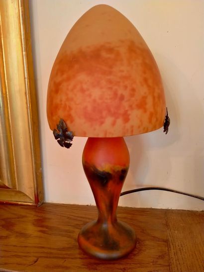 null Lampe champignon en verre dans le gout Gallé, École de Nancy H : 38cm