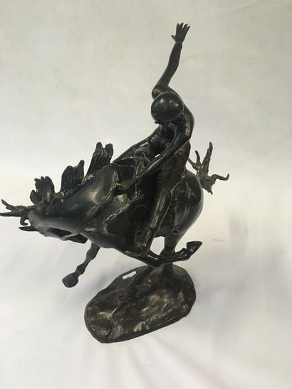 null Ecole espagnole XXe. Bronze d'un cheval au rodéo. H : 60cm