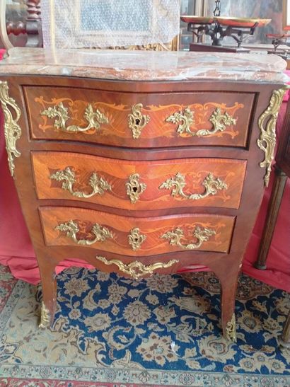 null Louis XV style chest of drawers with three drawers, red sienna marble top. 84...
