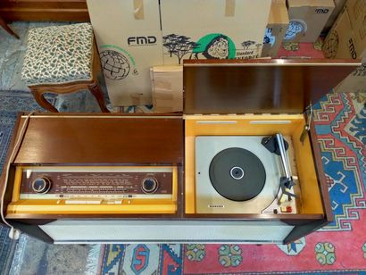 null GRUNDIG, Stereo cabinet KS 400 F/ST, electric transistor, record player with...