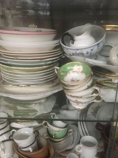 null Large set of crockery, glassware and earthenware composed of about 300 pieces...