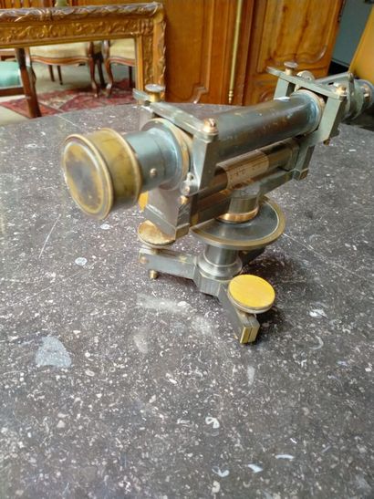 null Theodolite secretan H : 27 x 17cm