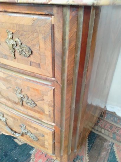 null Louis XV inlaid chest of drawers opening 4 drawers, Sienna marble top, (broken...