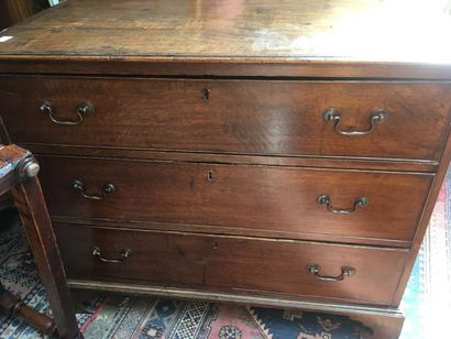 null English chest of drawers opening three drawers, H : 85cm, L : 101cm, prof :...