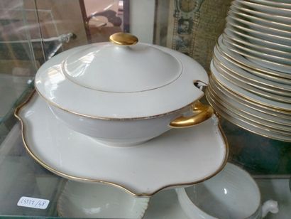 null Limoges, white porcelain service with golden border composed of a dish, a soup...