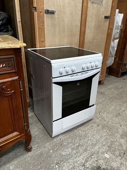 null INDESIT, Gazinière électrique quatre feux et un four 86 x 60 x 64cm