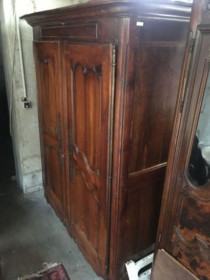 null Norman wardrobe with false frame, moving panels, apron decorated with foliage....