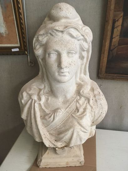 Bust of Marianne stone. XXth h : 65cm