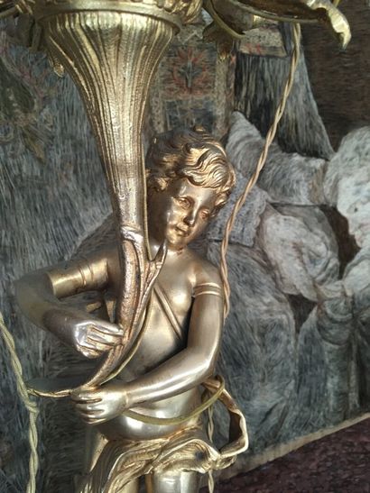  Paire de lampe en bronze doré 5 branches à décor de putti