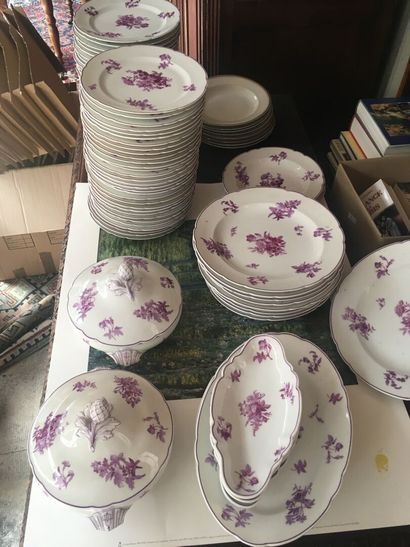 null Service of porcelain dishes with decorations of flowers composed of approximately...