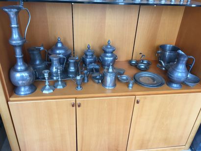Set consisting of thirty-two pewter objects...