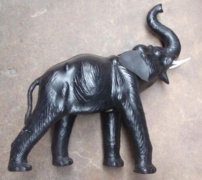 null Eléphant, artisanat africain, cuir, H. : 80 cm